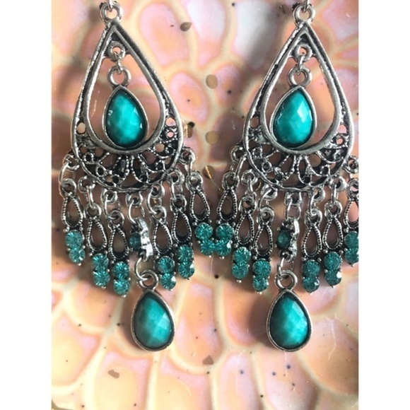 Boho Vintage Inspired Silver Tone Faux Turquoise Chandelier Drop Earrings - Picture 4 of 7